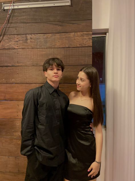 Couple Poses In Party, Couple Dress Aesthetic, Couple Birthday Outfit Ideas, Black Dress Couple Outfit, All Black Hoco Couple, Party Couple Outfits, Couple Party Outfits, All Black Prom Couple, Party Couple Aesthetic