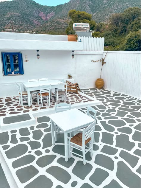 Restaurant in Greece Greece Design Interior, Greece Garden Ideas, Greek Flooring, Greek Terrace, Greece Cafe, Arch Designs For Hall, Rooftop Restaurant Design, Terrace Floor, Greek Decor