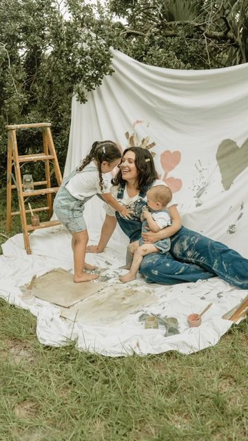 Jess Williams Photography on Instagram: "Truly the cutest session ever 🥹❤️! When Haley told me she wanted to do a paint session I was so excited! I have seen so many cute ones from such amazing artists and was excited for my turn to bring it to life! 🎨 the guy on Facebook marketplace (who I bought the ladder from) said “you’re using this for what??? A photoshoot!?” Yep, you heard that right! 😂  The last time I saw this family the baby was in mamas belly! I just adore my clients who come back for shoots because watching your family grow is so special! 🥰   #paintphotoshoot #paintphotography #creativefamily #creativephotography #photographyideas #photographytrends #gpresets #unscriptedposingapp #authenticlovemag #sonyalpha #sonyphotographer #flphotographer #tampaphotographer #familyphotog Family Diy Photo Shoot, Paint Session Photography, Maternity Paint Photoshoot, Photographer Mini Session Ideas, Mommy And Me Painting Photoshoot, Family Paint Photoshoot, Photography Mini Session Ideas, Painting Photoshoot Ideas, Clothesline Photoshoot