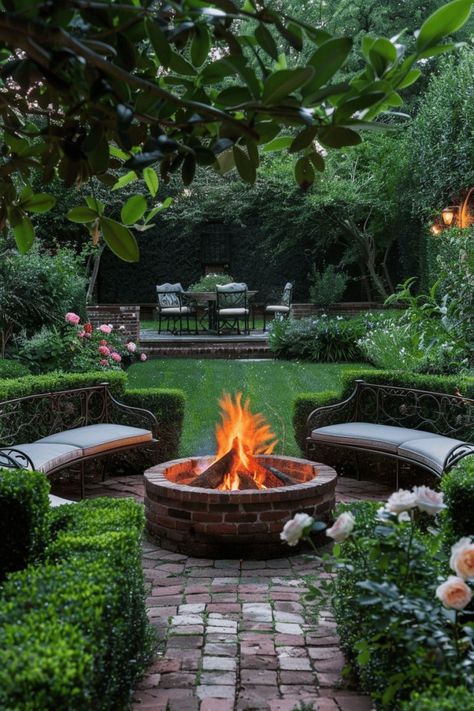 Lounge Garden Ideas, Natural Fire Pit Ideas Backyard, Cheap Diy Fence, Backyard Fire Pit Ideas Lounge Areas, Diy Fence Ideas, Yard Oasis, Creative Landscaping, Garden Goals, Brick Fire Pit