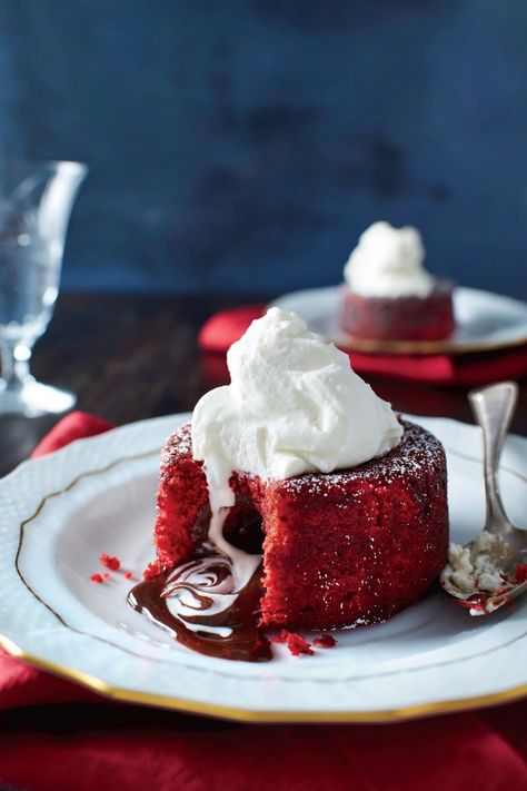 Mini Christmas Desserts, Red Velvet Cakes, Velvet Cakes, Molten Cake, Red Velvet Cake Recipe, Velvet Cake Recipes, Red Cake, Valentines Day Desserts, Valentines Day Dinner