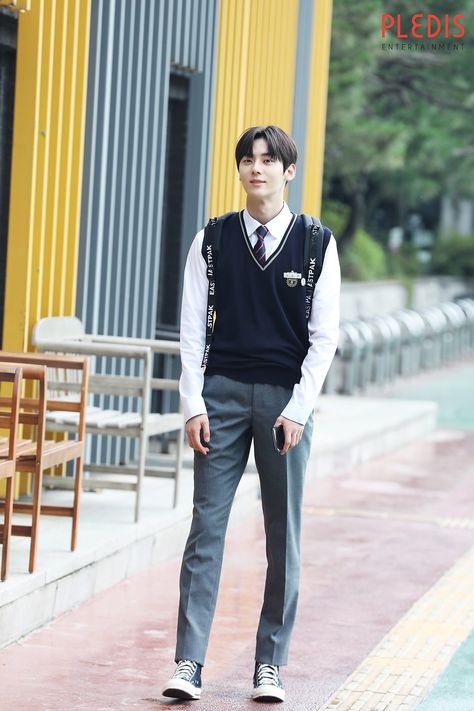 Necktie Outfit, Private School Uniforms, Asian Suits, Yearbook Photoshoot, School Uniform Fashion, School Uniform Outfits, High School Outfits, Hwang Minhyun, Boys School Uniform