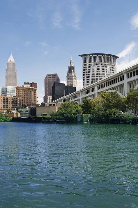 The Everygirl’s Weekend City Guide to Cleveland, Ohio Cleveland Architecture, Ohio Aesthetic, Ohio City, Cleveland Art, America Photo, Wallpaper City, Summer Vision, Places In Usa, Cleveland Rocks