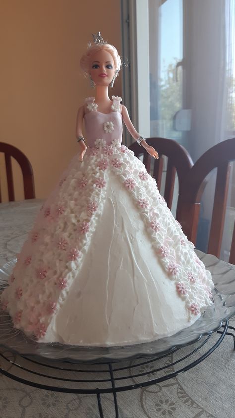 Princess Doll Cakes, Barbie Doll Cake Ideas, Princess Dress Cake, Barbie Dress Cake, Doll Cake Designs, New Cake Design, Princess Doll Cake, Barbie Doll Birthday Cake, Girls First Birthday Cake