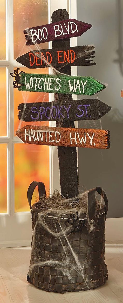 Halloweenpyssel Barn, Veselý Halloween, Diy Halloween Dekoration, Dekorasi Halloween, Hantverk Diy, Halloween Fest, Halloween Decor Diy, Hallowen Ideas, Casa Halloween