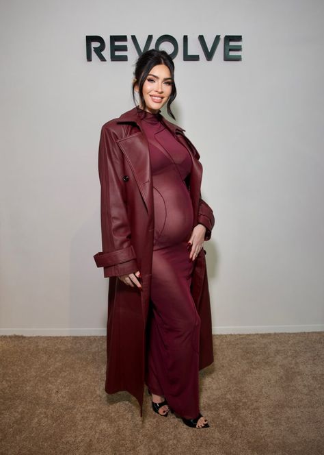 Of Course Megan Fox Went Full Sheer For Her First Maternity Outfit Megan Fox Pregnant, Pregnancy Lingerie, Megan Fox And Mgk, Bump Outfits, Pregnant Actress, Miss Fox, Email Tips, Harper Beckham, Pregnant Outfits