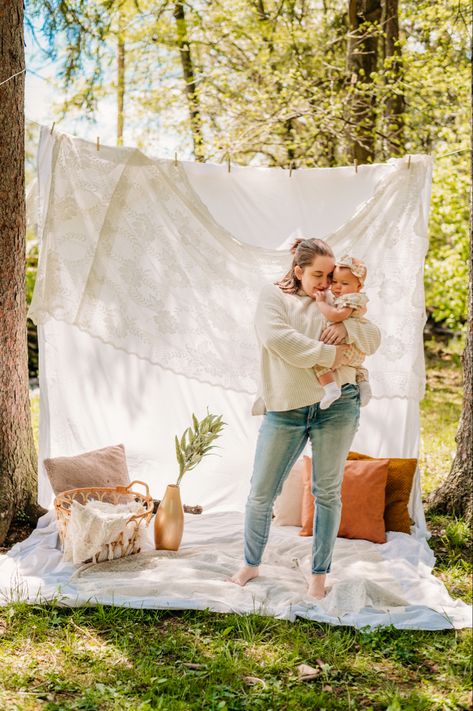 White Sheet Backdrop, Mommy And Me Minis, Mommy And Me Mini Session, Sheet Backdrop, Mama Photo, Toddler Pictures, Outdoor Backdrops, Mommy And Me Photo Shoot, Mini Photo Sessions