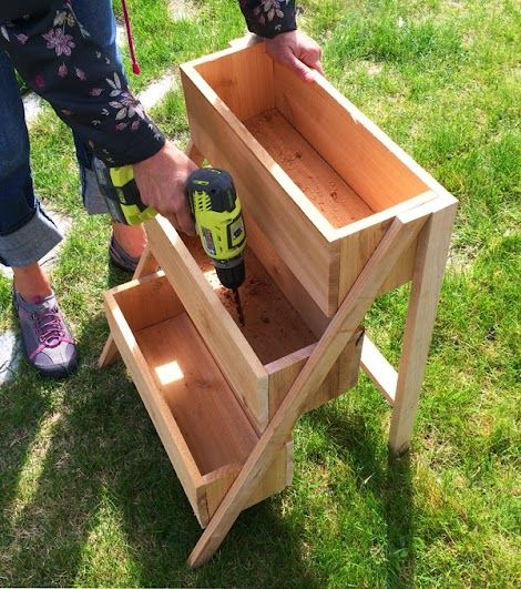 Herb Garden Planter, Outdoor Herb Garden, Garden Boxes Diy, Apartment Balcony Garden, Tiered Planter, Diy Herb Garden, Pallet Planter, Herb Planters, Diy Garden Furniture