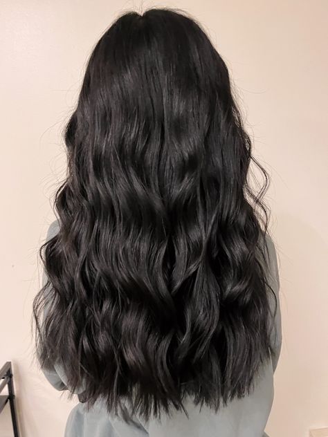 Lose Curls Black Hair, Black Beach Waves Hair, Brushed Out Wavy Hair, Natural Wavy Black Hair, Black Wavy Hair Aesthetic, Black Hair 80s, Asian Wavy Hair, Brain Reference, Wolf Hairstyles