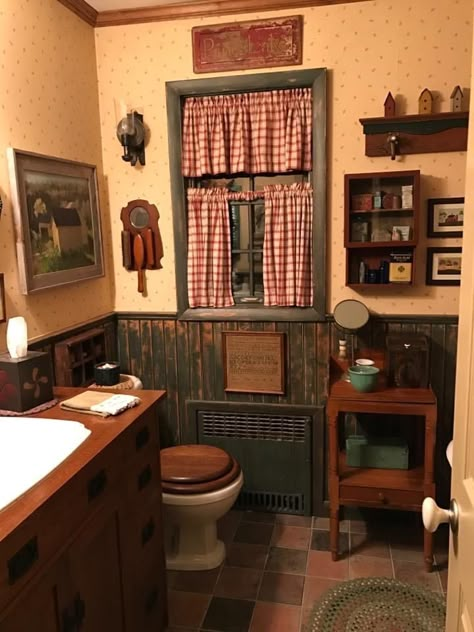 Magical Bookstore, Outhouse Bathroom Decor, Primitive Bathroom Decor, Primitive Home Decorating, Rustic Victorian, Primitive Bathroom, Country Bathrooms, Victorian Bath, Primitive Country Homes