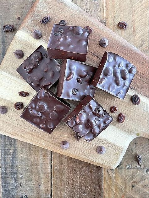 Chunky Candy Bar Recipe, Bisquick Chocolate Chip Cookies, Cracker Barrel Recipes, Chunky Bar, Spoon Cookies, Candy Bar Recipe, Chocolate Raisins, Slow Cooker Times, Winter Cooking