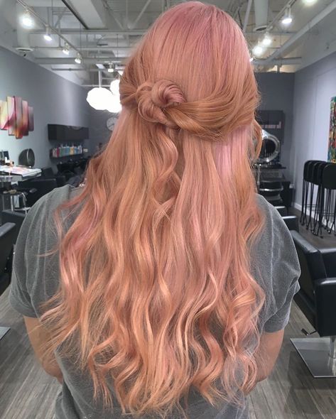 Rose Gold Hair Shadow Root, Natural Rose Gold Hair, Rose Gold Toner, Dusty Rose Hair, Gold Blonde Hair, Rose Hair Color, Pretty Wigs, Rose Gold Blonde, Haircut Tips