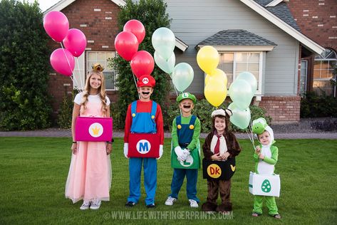 Mario Cart Halloween Costumes, Diy Mario Kart, Mario Party Costume, Mario Character Costumes, Mario Costume Diy, Mario Kart Costumes, Diy Nintendo, Mario Halloween Costumes, Super Mario Costumes