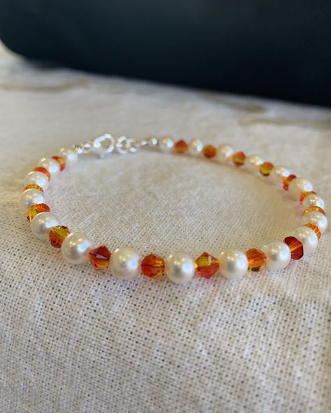 Orange Bead Bracelet Ideas, Fall Beaded Bracelets Diy, Orange Beaded Jewelry, Bracelet Ideas Crystal Beads, Autumn Jewelry Diy, Orange Beads Bracelet, Orange Bracelet Ideas, Orange Beaded Bracelet, Autumn Bracelet Ideas