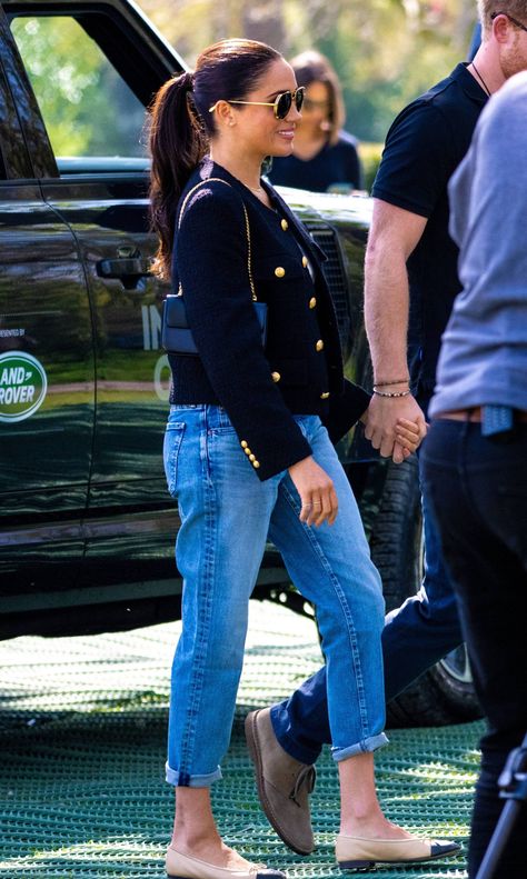 Meghan Markle Casual Style 2022, Megan Markle Jeans Outfit, Megan Markle Style Summer, Meghan Markle Jeans Outfit, Meghan Markle 2023 Outfits, Meghan Markle Casual Outfits, Meghan Markle Spring Style, Megan Markle 2023, Megan Markle Style 2023