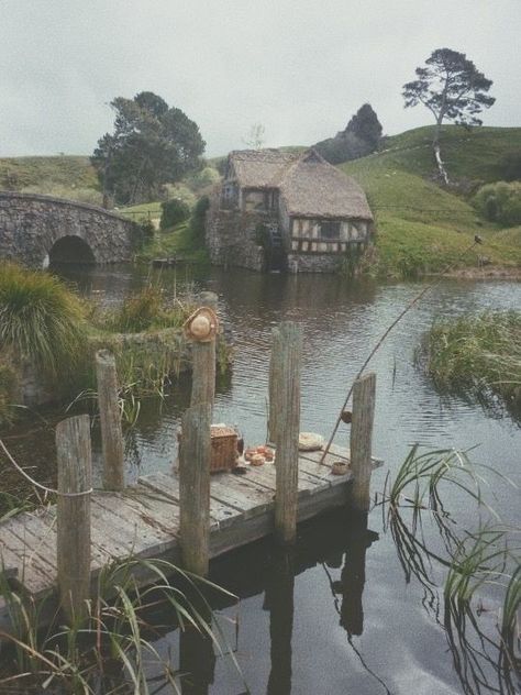 Pond Aesthetic, Aesthetic Cottage, Witch Cottage, Cottage Aesthetic, Cottage In The Woods, Dream Cottage, Cottage Core Aesthetic, Cottagecore Aesthetic, Wow Art