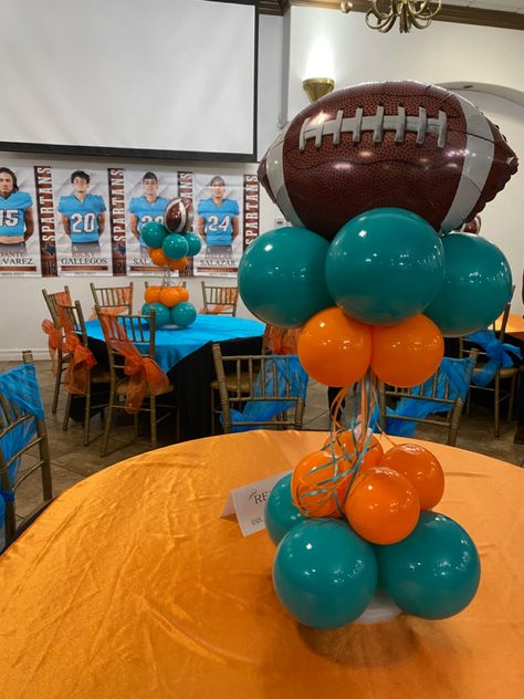 Miami Dolphins Party Decorations, Football Balloon Centerpiece Ideas, Miami Dolphins Party Ideas, Football Balloon Bouquets, Football Balloon Centerpieces, Miami Dolphins Birthday Party, Nfl Party Decorations, Football Theme Party Decorations, Miami Dolphins Party