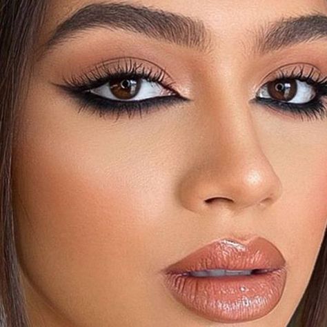 Cat Eye Makeup Natural Winged Liner, Pretty Cat Eye Makeup, Reverse Cateye Look, Winged Liner Makeup Look, Winged Eye Look, Reverse Winged Liner, Wedding Eyes Makeup, Eyeliner All Around Eye, Bottom Winged Eyeliner