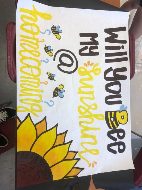 Bee Hoco Proposal, Bee Promposal, Flower Themed Hoco Proposals, Sunflower Hoco Proposals, Sunflower Promposal, Hoco Posters, Will You Be My Girlfriend, Prom Posters, Homecoming Signs