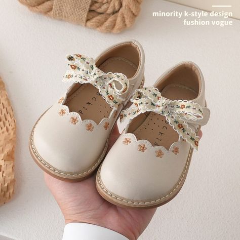 Chilren Leather Shoes Girl's French Style Flower Princess Shoes Retro Soft Sole Casual Shoes Size Baby Outfits For Boys, Baby Shoes Girl, Newborn Shoes, Baby Closet, Baby Fits, Toddler Girl Shoes, Princess Shoes, Floral Shoes