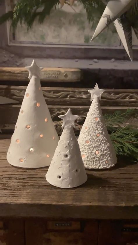 Airdryclay Ideas Christmas, Diy Clay Christmas Decorations, Shelley Carline, Air Dry Clay Ideas Christmas, Diy Airdryclay, Clay Crafts Christmas, Airdryclay Ideas, Air Dry Clay Creations, Clay Candle Holders Diy