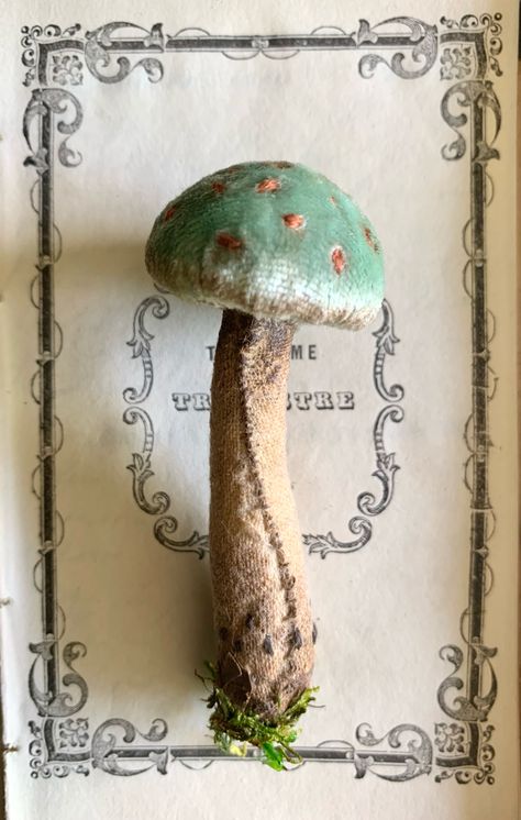 Velvet Mushrooms, Mushroom Kits, Mushroom Crafts, Paper Crown, Silk Velvet Fabric, Paper Crowns, Mushroom Art, Online Class, Nature Crafts