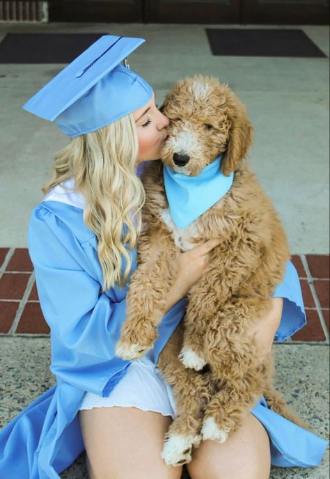 Cute Senior Pictures With Dog, Dog Senior Picture Ideas, Senior Pic With Dog, Grad Pic With Dog, Confetti Senior Pictures, Graduation Picture Ideas With Dog, Graduation Picture With Dog, Graduation Pics With Dog, Senior Picture Ideas Dog