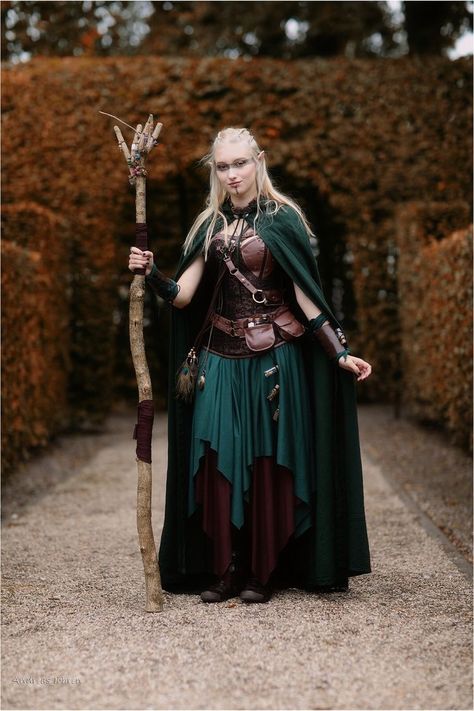 Elf Costume Women Halloween, Elf Druid Cosplay, Larping Costume Female, Women Elf Costume, Elf Larp Costume, Wood Elf Costume Women, Elf Woman Cosplay, Druid Cosplay Diy, Woodland Elf Cosplay