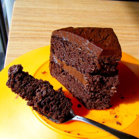 Chocolate cake made without flour, sugar, or dairy. Low carb and gluten-free Black Bean Cakes, Healthy Chocolate Cake, Bean Cakes, Thm Desserts, Flourless Chocolate Cakes, Gf Desserts, Gluten Free Sweets, Flourless Chocolate, Sugar Free Desserts