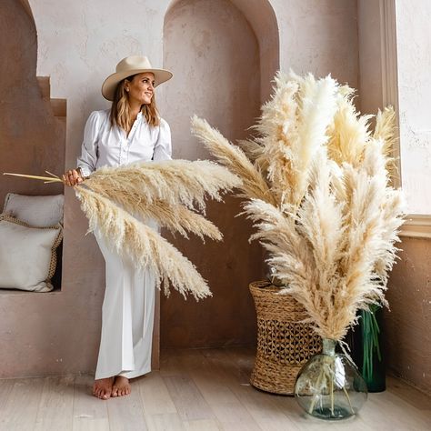 Faster shipping. Better service Dry Plants Decoration, Hanging Dried Flowers Decor, Dried Grass Arrangements, Bookshelf Plants, Pampas Wedding Decor, Bohemian Wedding Flowers, Pampas Wedding, Bohemian Weddings, Deco Champetre