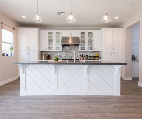 Shiplap Island, Kitchen Island Makeover, Shiplap Kitchen, Urban Wall, Modern Kitchen Island, Bar Wall, Kitchen Island Design, Up House, Kitchen Redo