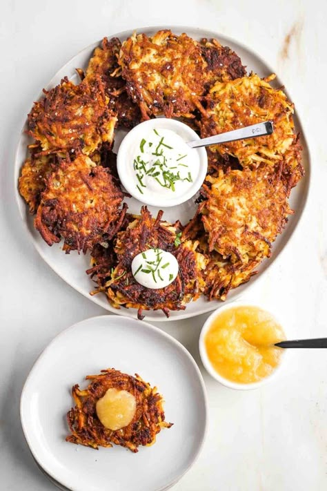 Grandma's Potato Latkes Recipe - Debra Klein Oven Baked Potato Latkes, Best Latkes Recipe, Latkes Recipe Traditional, Easy Latkes Recipe, Latkes Recipe Hanukkah, Jewish Potato Latkes, Potato Latkes Easy, Potato Latkes Jewish, Latkes Recipe Easy