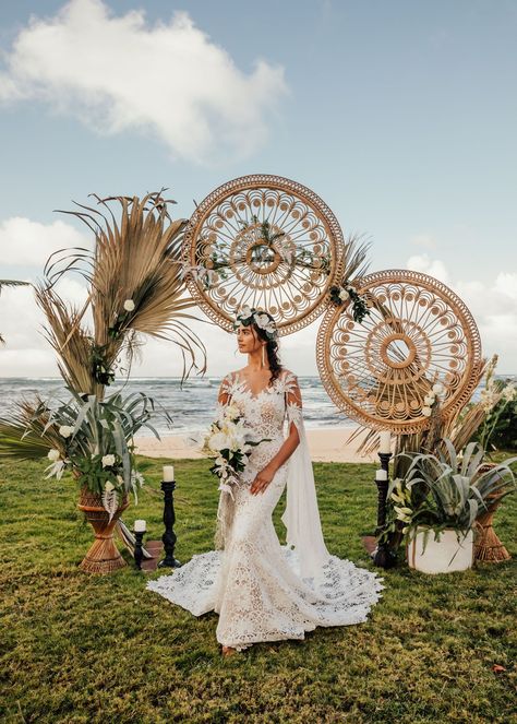 Tropical Wedding Cake, Tropical Wedding Bouquets, Boho Wedding Ceremony, Paradise Wedding, Intimate Wedding Photography, Greenhouse Wedding, Wedding Dress Boutiques, Boho Wedding Inspiration, Wedding Aisle