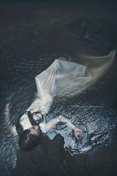 Fresh poison Fresh poison | photo shoot inspo | photo shoot inspiration | creative photo ideas | photo shoot tips photo picture | photography #photo #inspiring #photoshoot Water Shoot, Creation Photo, Between Two Worlds, Mermaid Aesthetic, Water Photography, Dark Photography, Story Inspiration, Dark Beauty, 영감을 주는 캐릭터