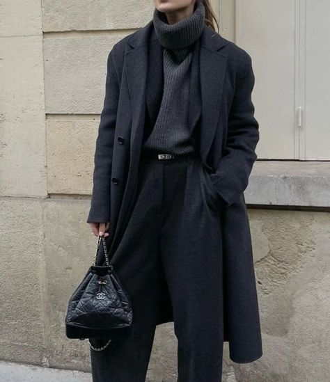 Monochromatic Tonal Outfit, Charcoal Gray Outfit, Charcoal Wool Coat Outfit, Grey Tonal Outfits, Minalmist Wardrobe, Outfit For Rainy Weather, Monochromatic Grey Outfit, Dark Neutral Outfit, Greige Outfit