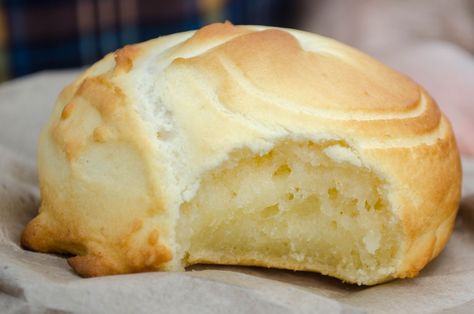 Colombian Bread, Colombian Breakfast, Colombian Desserts, Johnny Cakes Recipe, Columbian Recipes, Arepas Recipe, Latin American Food, Popular Dishes, Colombian Food