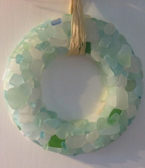 How To Make Wreaths From Sea Shells, Beachglass, Driftwood Sea Glass Wreath, Sea Glass Diy, Glass Wreath, Sea Glass Art Diy, Sea Glass Art Projects, Glass Art Techniques, Beach Glass Crafts, Glass Art Design, Glass Craft