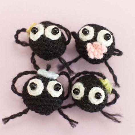 Soot Sprite Amigurumi - Free Crochet Pattern | móhu Soot Sprite Crochet, Sprite Crochet Pattern, Soot Sprite, Geeky Craft, Cute Halloween Decorations, Cute Amigurumi, Soot Sprites, Quick Crochet Patterns, Studio Ghibli Movies