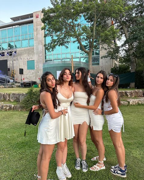 White Grad Party Dress, Grade 6 Graduation Dress, Senior Graduation Outfits High Schools, White Dress Outfit For Graduation, Yr 6 Graduation Dresses, Grade Nine Grad Dresses, Graduation Dress Ideas Middle School, 8th Grade Grad Dress, Graduation Outfit Middle School