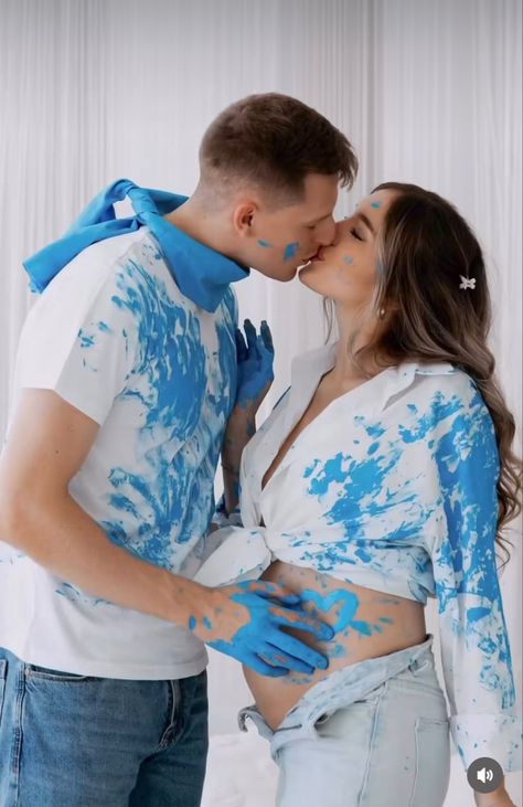 Gender Reveal Ideas Couple Only, Painting Maternity Photos, Painting Gender Reveal Ideas, Maternity Paint Photoshoot, Gender Reveal Paint Photoshoot, Gender Reveal Ideas Photoshoot, Gender Reveal With Paint, Paint Maternity Shoot, Paint Gender Reveal Ideas