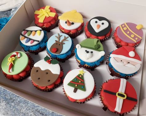 Christmas Cupcakes Decoration Kids, Christmas Cupcake Fondant, Christmas Cupcakes With Fondant, Christmas Cupcakes Decoration Fondant, Christmas Fondant Cupcake Toppers, Christmas Cookies With Fondant, Christmas Fondant Decorations, Fondant Christmas Decorations, Cute Christmas Cupcake Ideas