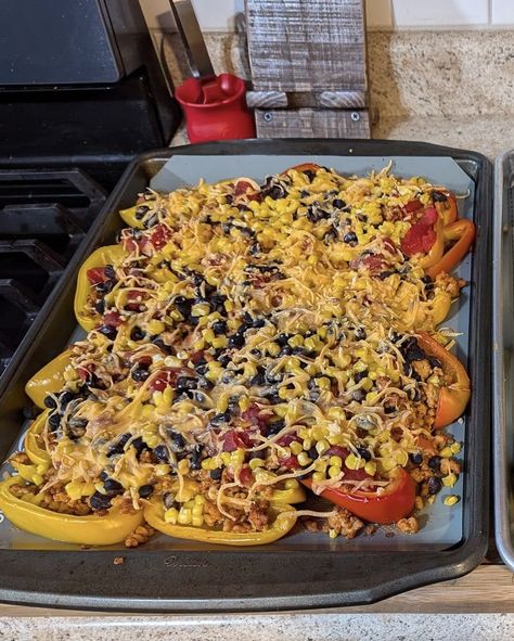 Bell pepper fully loaded nachos Bell Pepper Nachos, Loaded Nachos Recipe, Pepper Nachos, Tofu Protein, Chocolate Popsicles, Tortilla Pizza, Loaded Nachos, Nachos Recipe, Healthy Bites