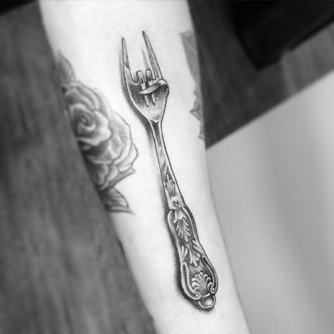 Restaurant Tattoo Ideas, Love Spoon Tattoo, Spoon And Fork Tattoo, Knife And Fork Tattoo, Fork Tatoos, Fork Tattoos Meaning, Forky Tattoo, Diner Tattoo, Fork Tattoo