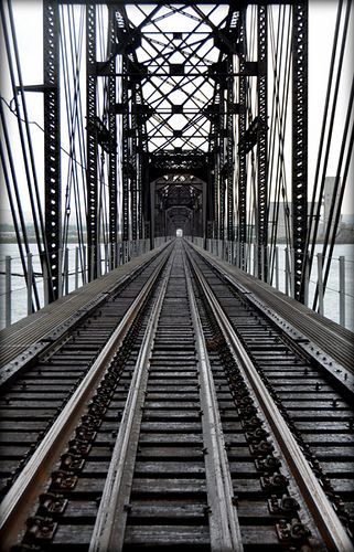 Black And White Composition, Macro Fotografia, Yoga Kunst, Train Bridge, Old Train, Photography 101, Lens Flare, Abstract Photography, Artistic Photography