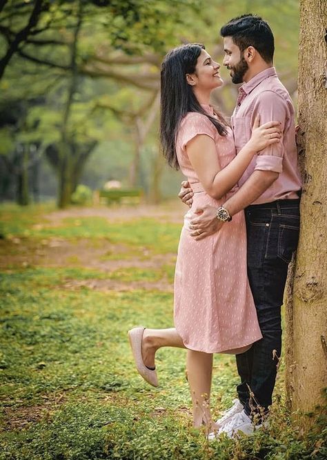 Outdoor Shoot Dress Ideas, Post Wedding Couple Poses, Pre Wedding Casual Photo Ideas, Pre Wedding Shoot Outfit Ideas Indian, Couples Dresses Matching Casual, Pre Wedding Outfits Couple Photos, Pre Wedding Pics, Pre Wedding Photo Shoot Dress Ideas, Post Wedding Poses Outdoor