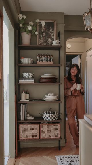 Theo Bookshelf, Kitchen Ladder Shelves, New York Apartment Aesthetic, Kitchen Bookcase, Ladder Shelf Decor, Kitchen Bookshelf, Pretty In The Pines, Kitchen Shelf Decor, The Pines