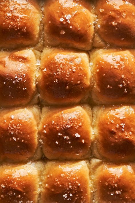 Delish Thanksgiving Rolls Recipe, Best Thanksgiving Rolls, Thanksgiving Rolls Easy, Thanksgiving Rolls Recipes, Cozy Winter Recipes, Thanksgiving Rolls, Thanksgiving Foods, Thanksgiving Food Sides, Christmas Dinners