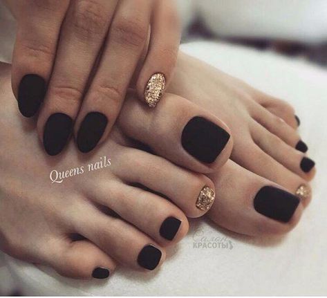 pinterest • xosarahxbethxo #toenails Fall Toe Nails, Feet Nail Design, Pedi Ideas, Makeup Nails Designs, Toe Nail Color, Pretty Toe Nails, Cute Toe Nails, Pedicure Designs, Gold Nail