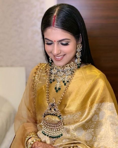 Trending: Statement Haars with Huge Pendants Are The Latest Fad! Sarees Banarasi, Golden Saree, Reception Outfit, Couple Wedding Dress, Wedding Lehenga Designs, Reception Look, Indian Bride Outfits, Saree Designs Party Wear, Bridal Dress Fashion