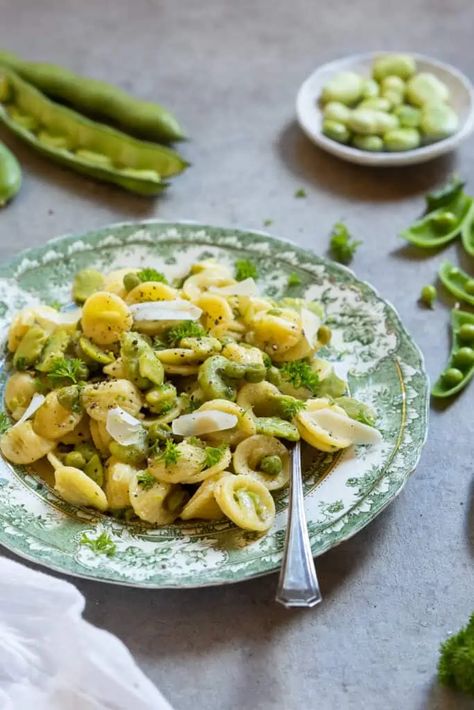 Broad Bean Pasta (Pasta e Fave) | Heartful Table Broad Bean Recipes, Bean Pasta Recipes, Vegan Italian Recipes, Beans Vegetable, European Dishes, Spring Dishes, Broad Beans, Bean Pasta, European Recipes